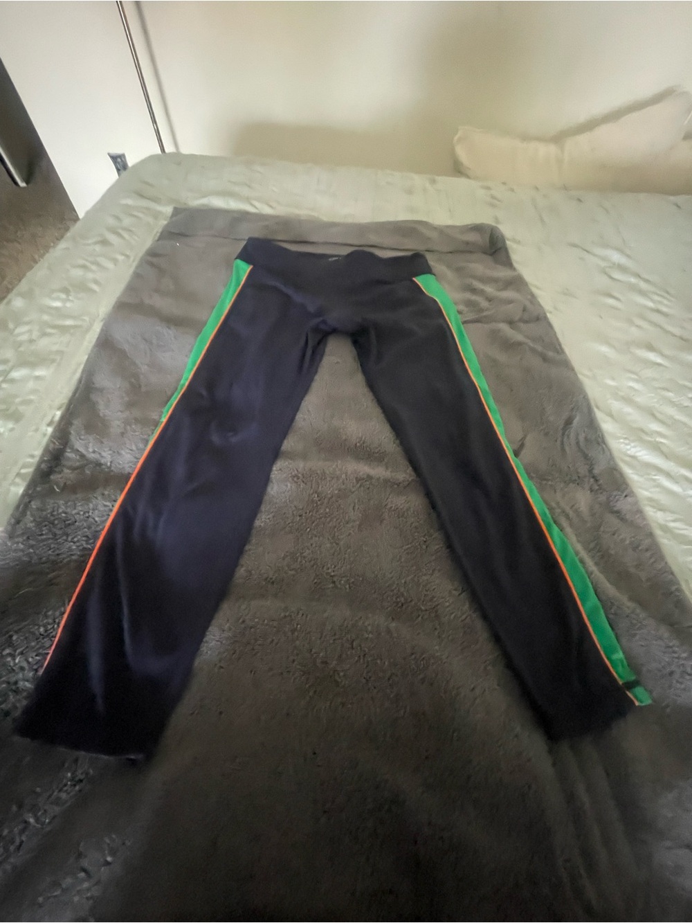 Tory Sport Matching Set: Weightless Half-Zip Pullover & Leggings - Picture 7 of 10